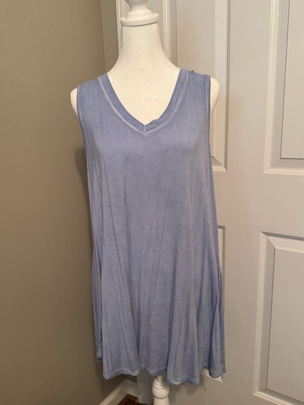 Women’s distressed v-neck swing top